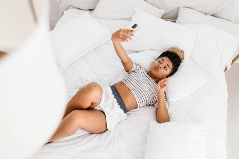 adeyinka femi recommends Girl Laying In Bed Selfie