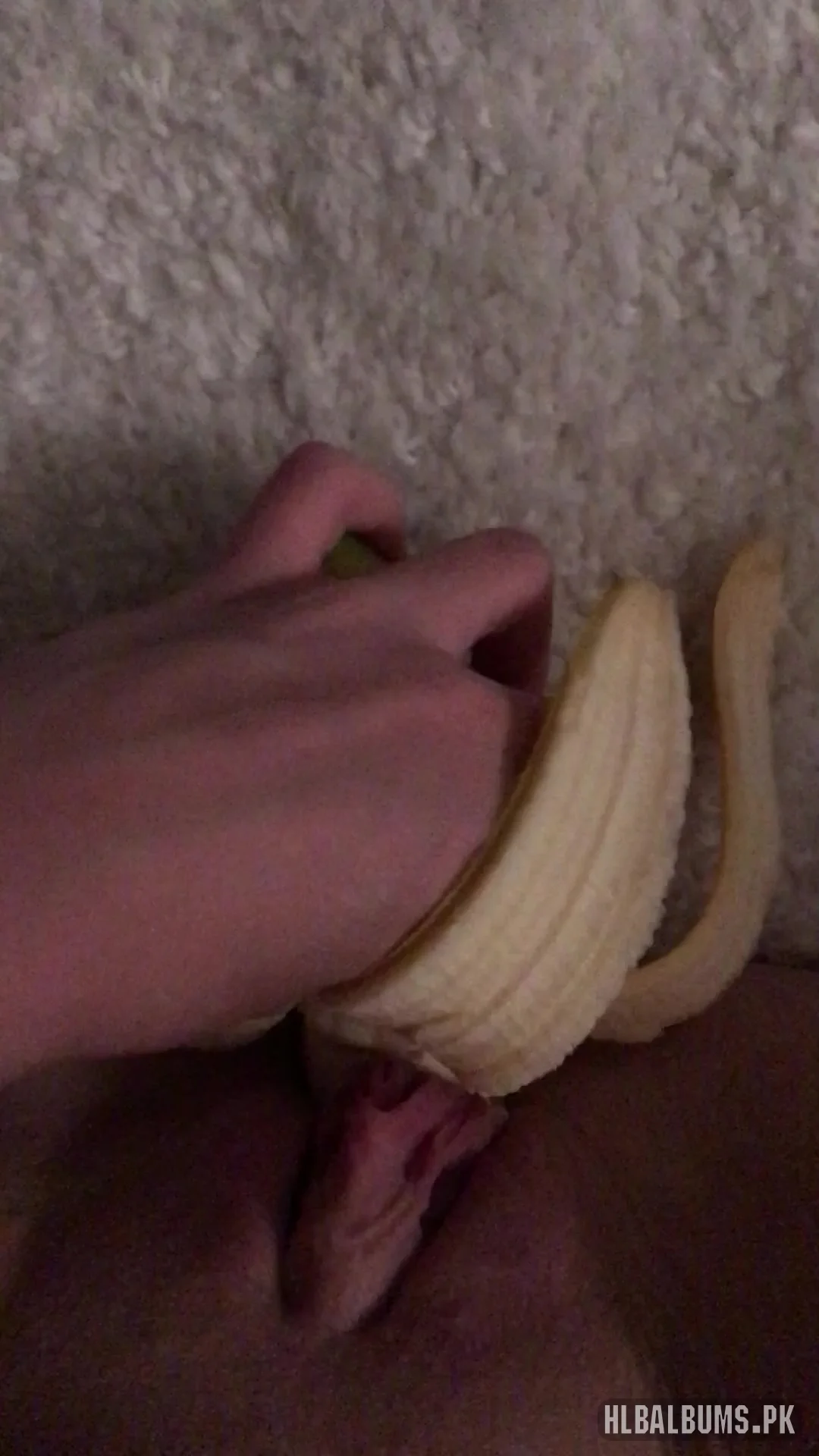 ahmed doudar recommends Girl Masturbates With Banana