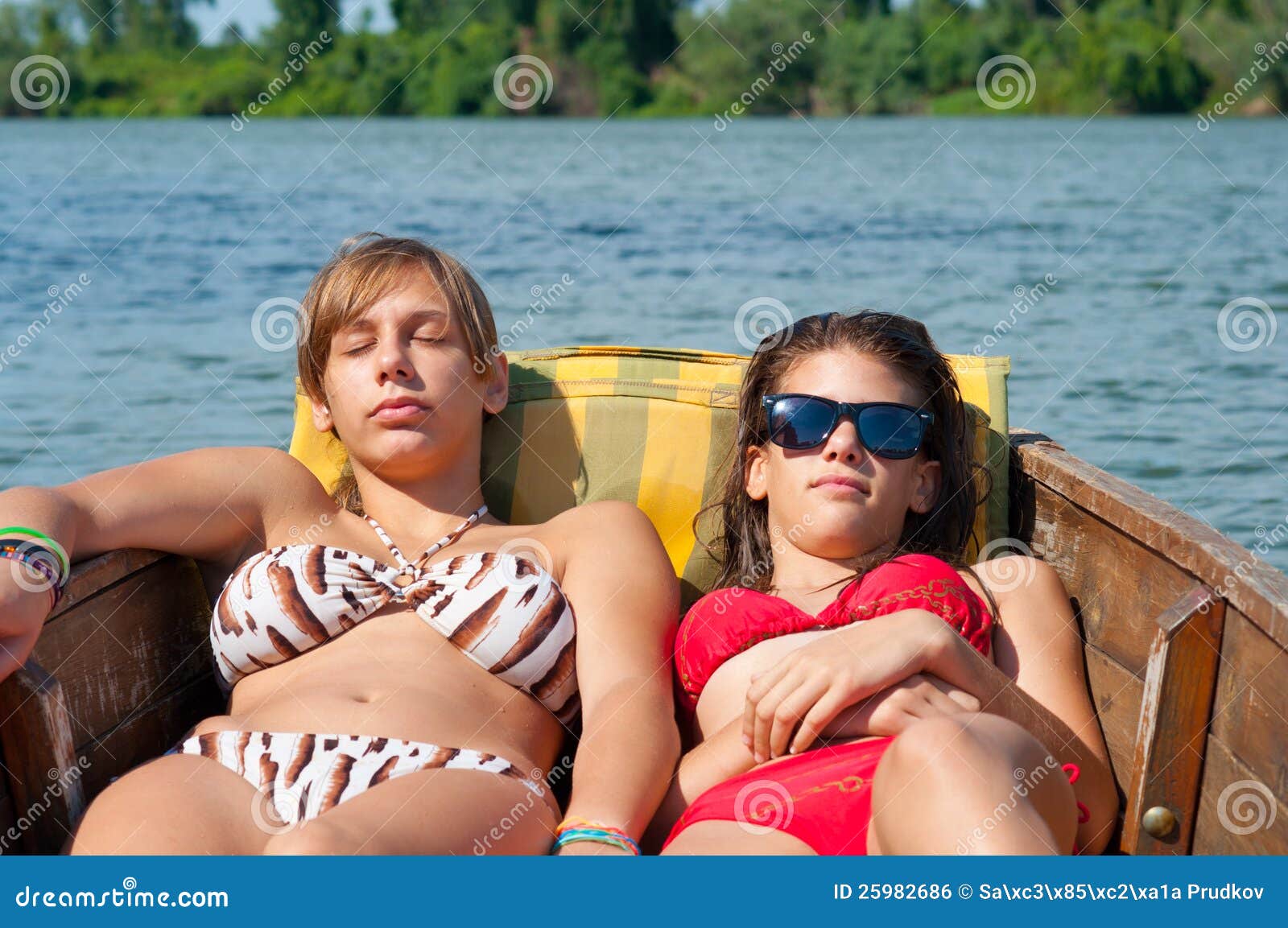 Girls Sunbathing Pics zena fulsom