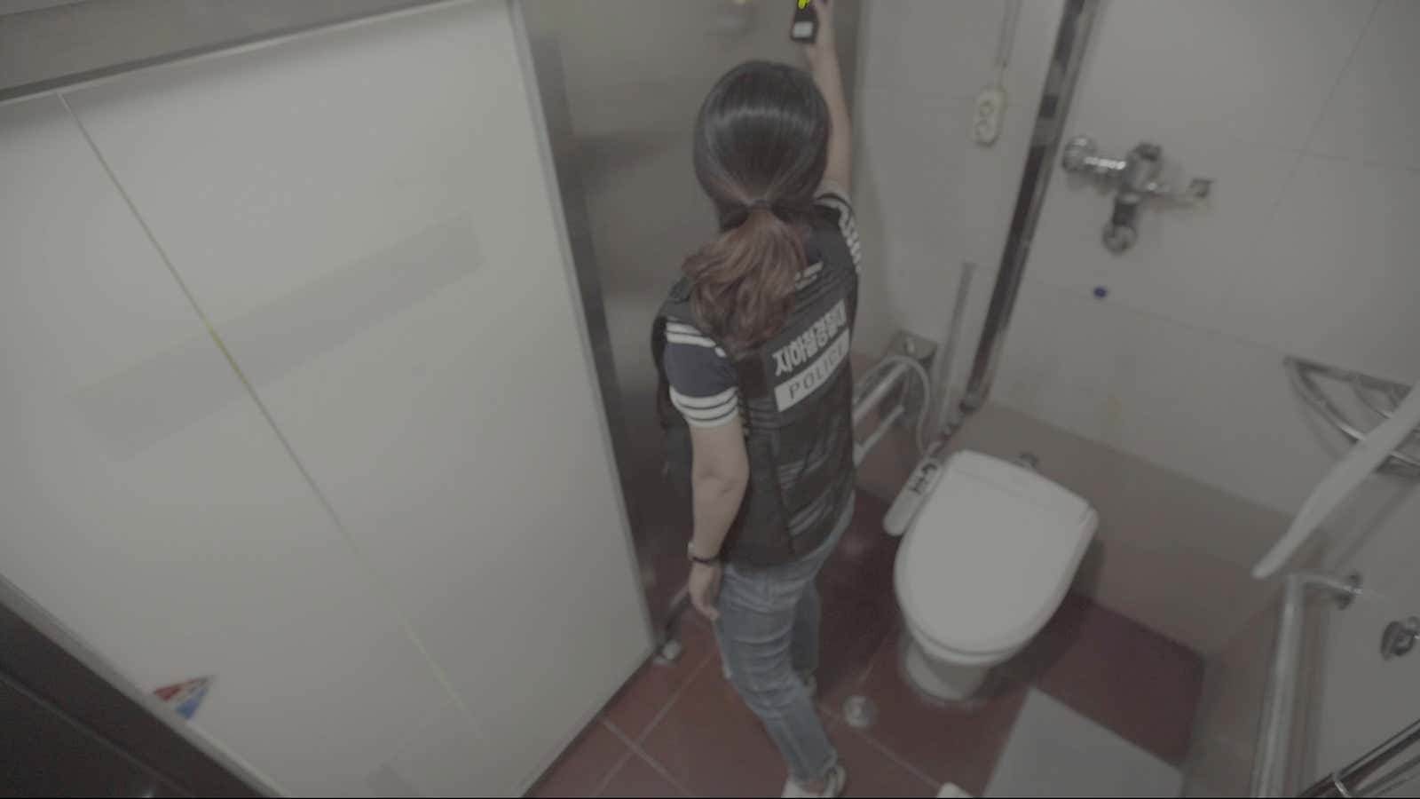 becky paz recommends Hidden Toilet Cam