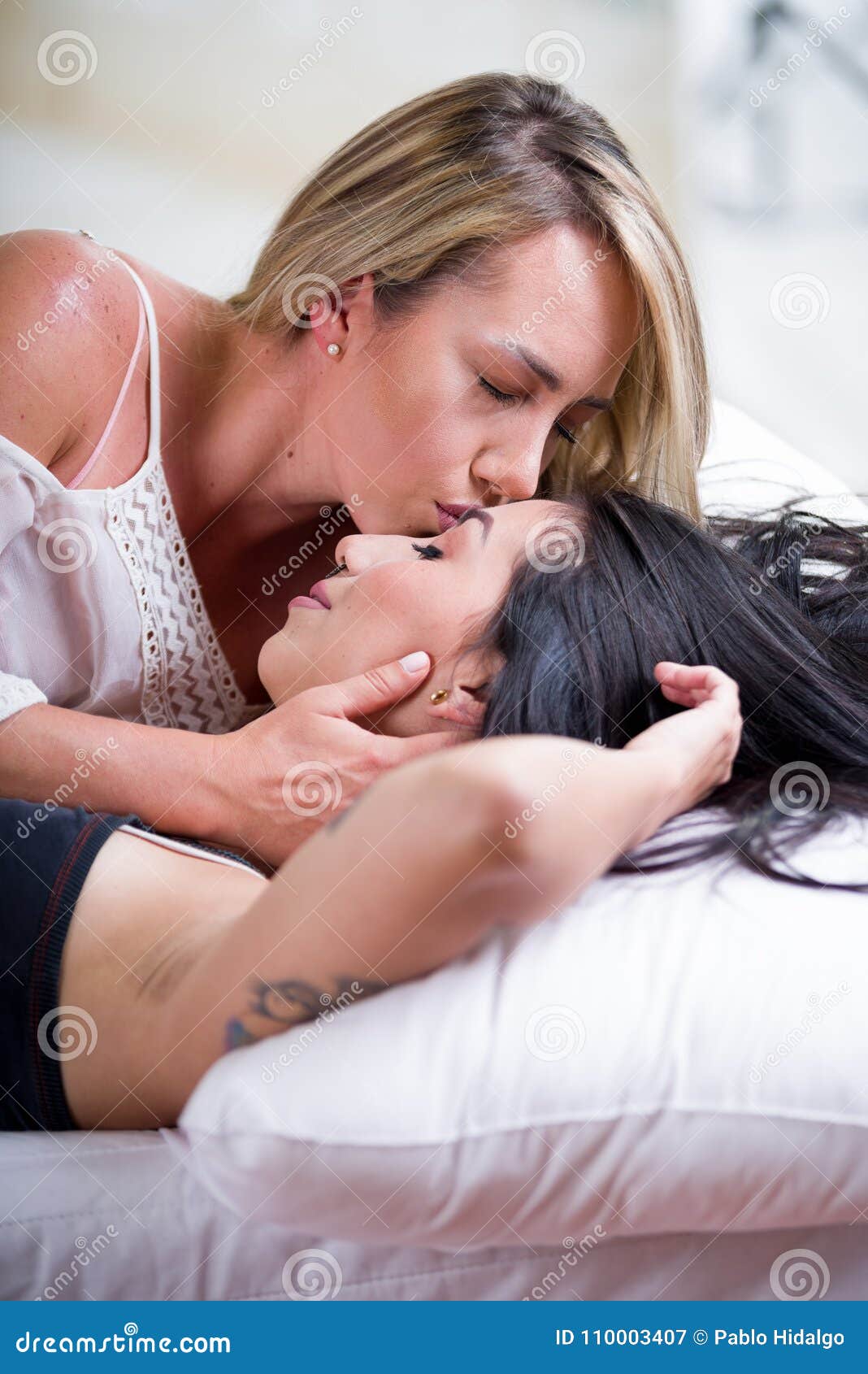 Hot Blonde Girls Making Out underwood pictures