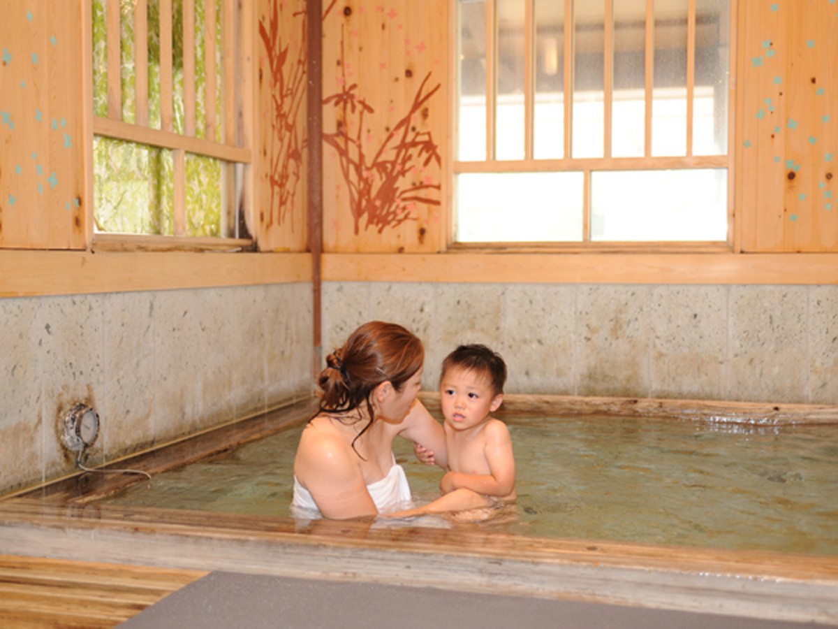 brian arvizo recommends japanese father daughter bath pic