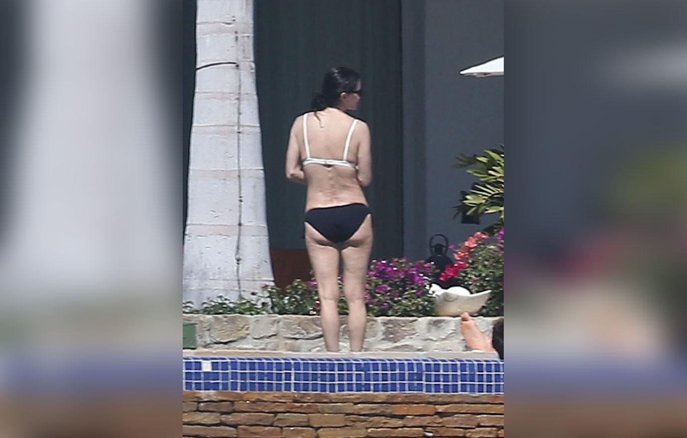 amanda montsenigou recommends Jennifer Aniston Bikini Butt