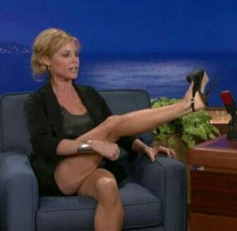 bailey gomez share julie bowen sexy legs photos