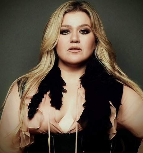 aj bentley recommends Kelly Clarkson Nude Pictures