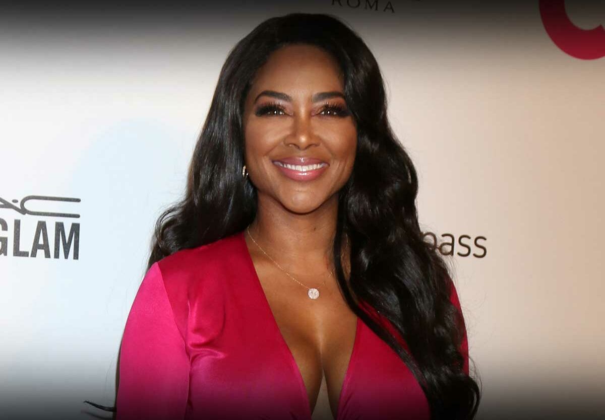 kenya moore cleavage