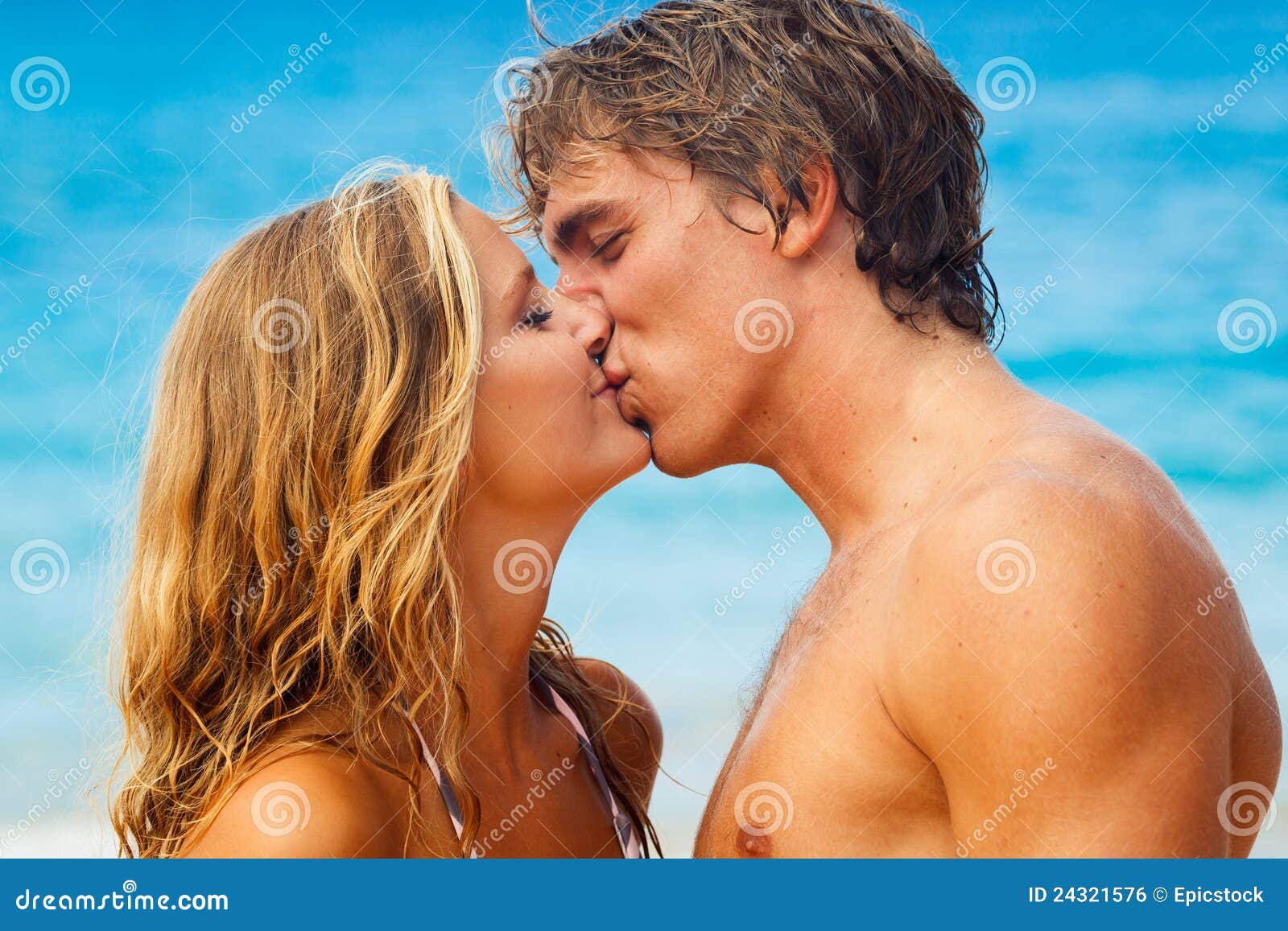 caroline stoddart recommends Kissing On The Beach