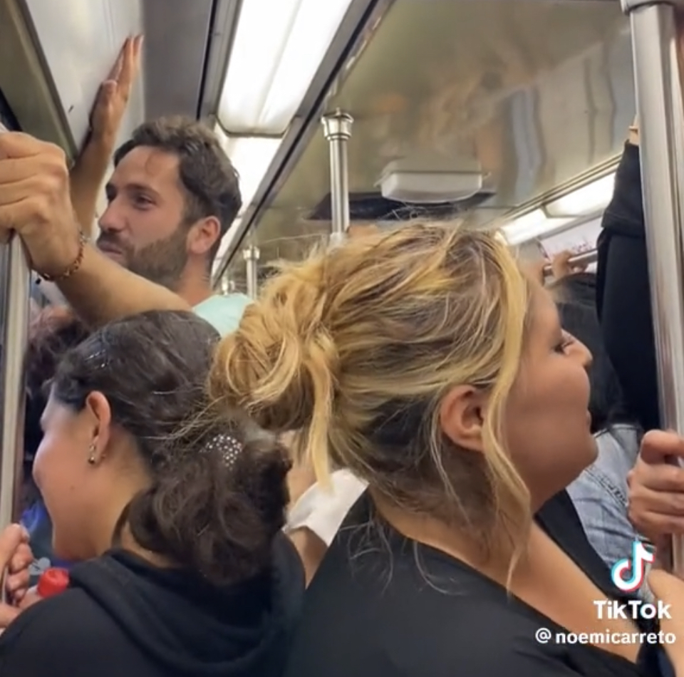 chelsea brennan add photo manoseadas en el metro
