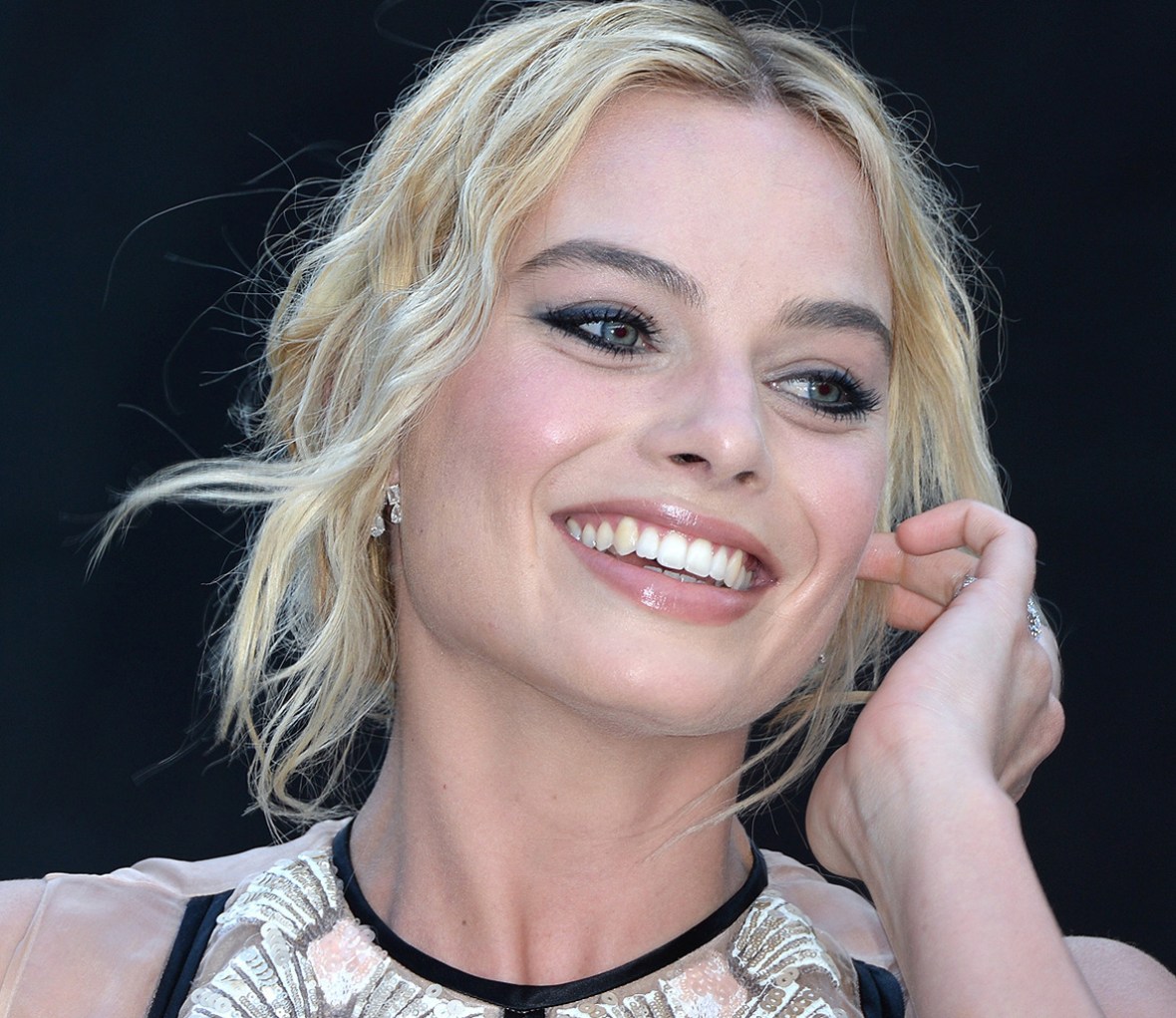 claire mccallum recommends margot robbie hottest pics pic