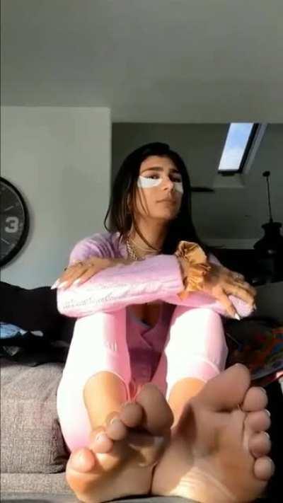 carmelle harris recommends Mia Khalifa Soles