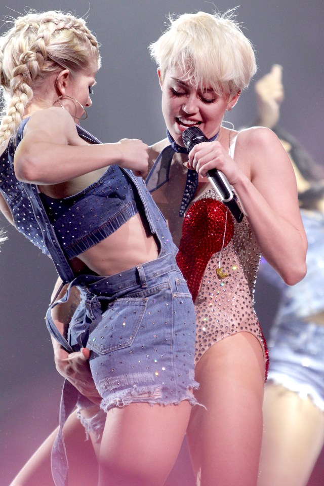 Miley Cyrus Lesbian Scene di napoli