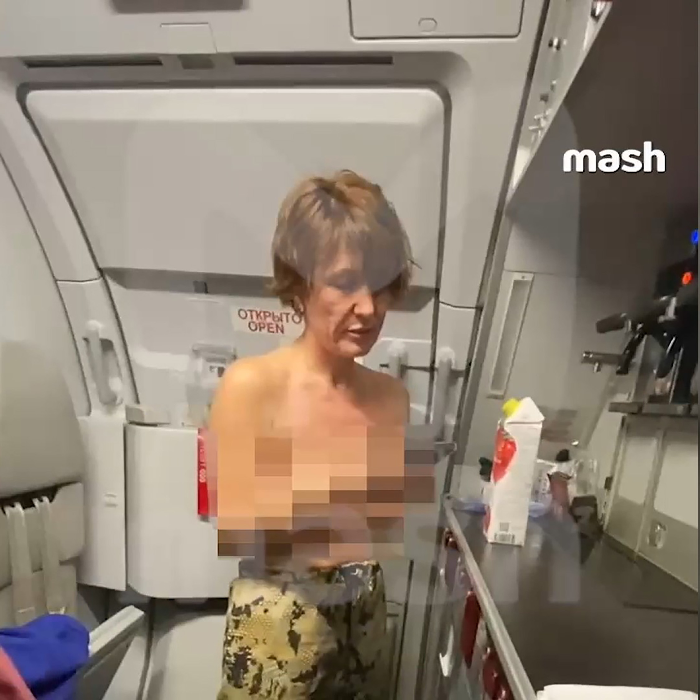 akash kamisetty recommends Naked Girl From Flight