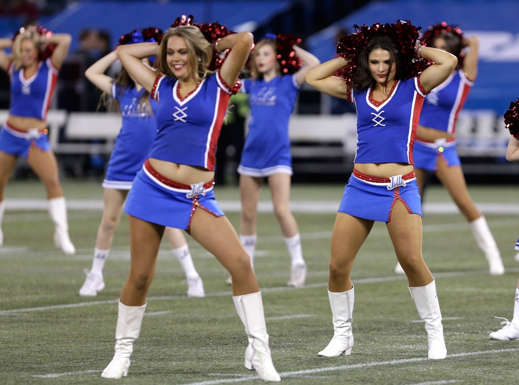 aleshia massey recommends nfl cheerleaders uniform malfunction pic