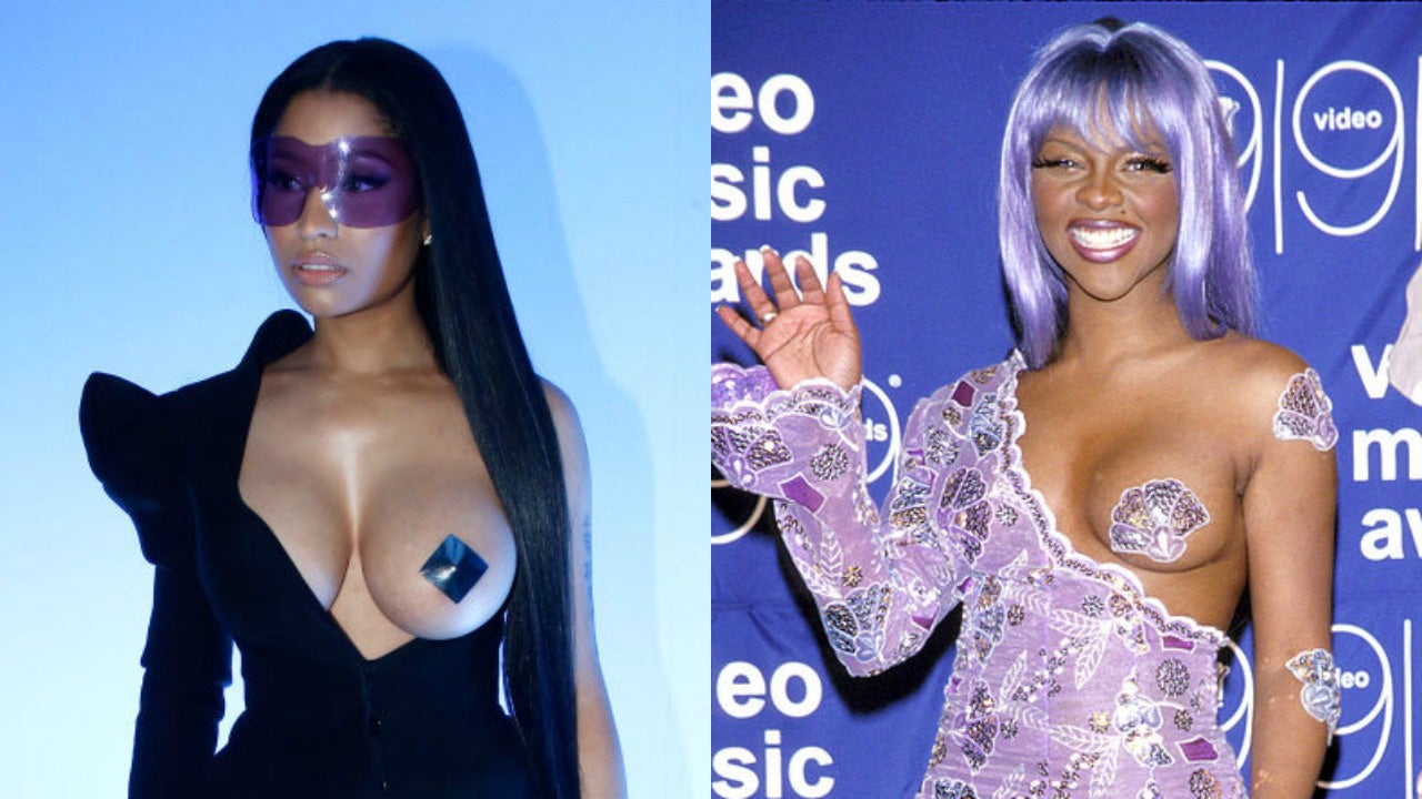 barb gunter share nicki minaj playing with her boobs photos