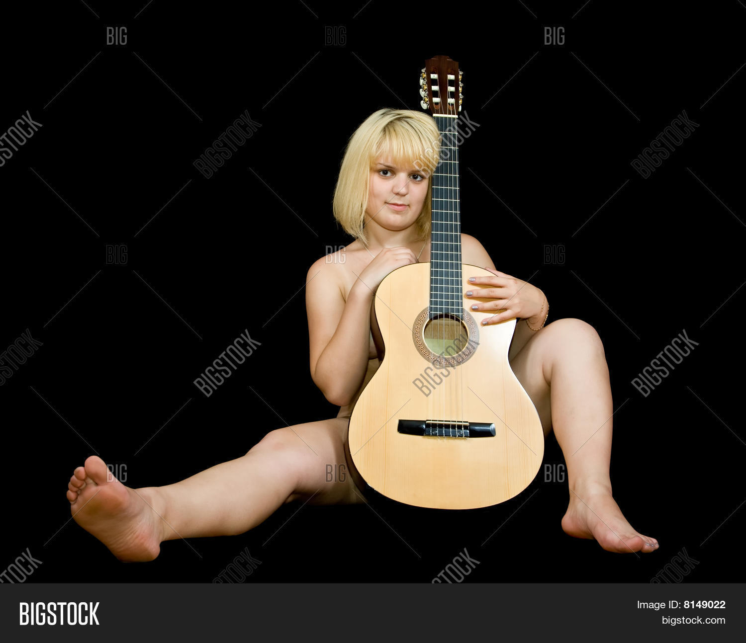 ali reza zahedi recommends Nude Girl With Guitar
