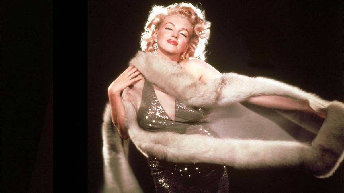 Best of Show me nude pictures of marilyn monroe