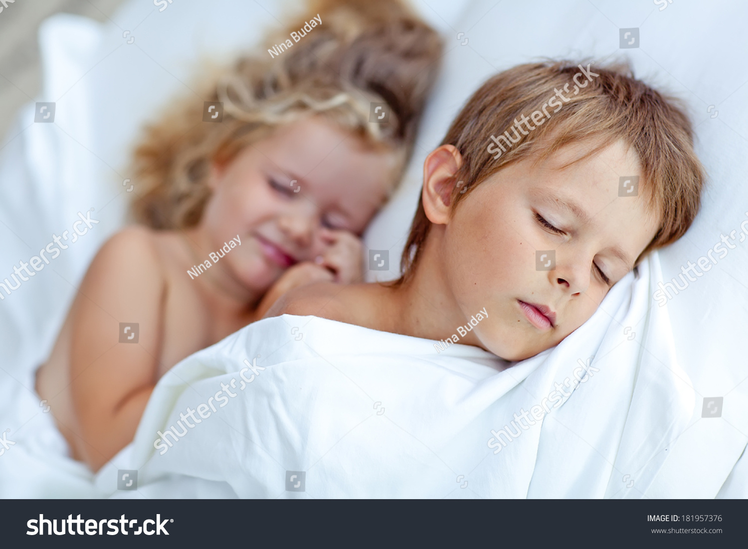 do ma add photo sister brother sleeping together