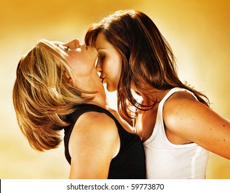 catrina hoskins recommends Super Hot Lesbians Kissing