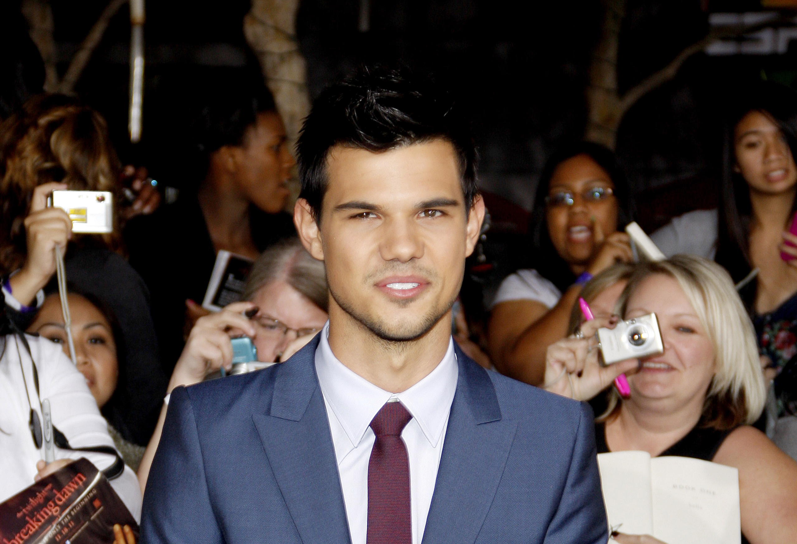 taylor lautner nude fakes