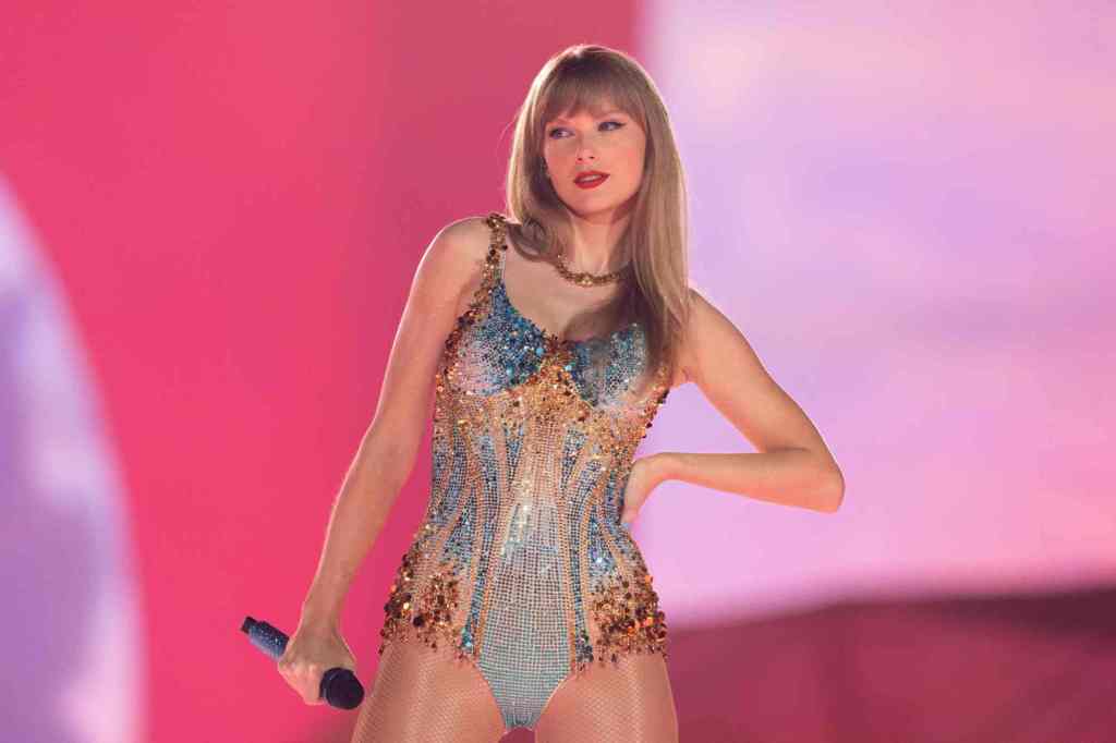 danielle nel recommends taylor swift caught nude pic