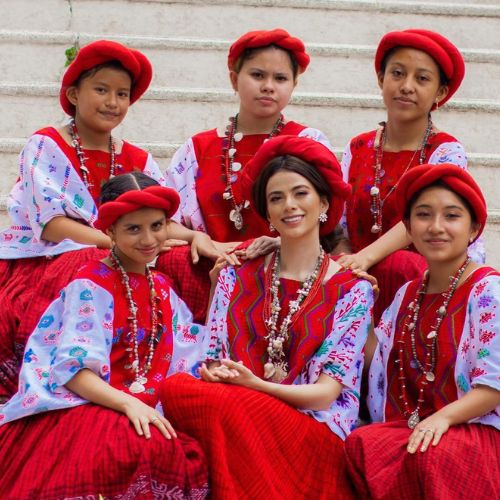 doug mccully add trajes tipicos de guatemala para mujeres photo