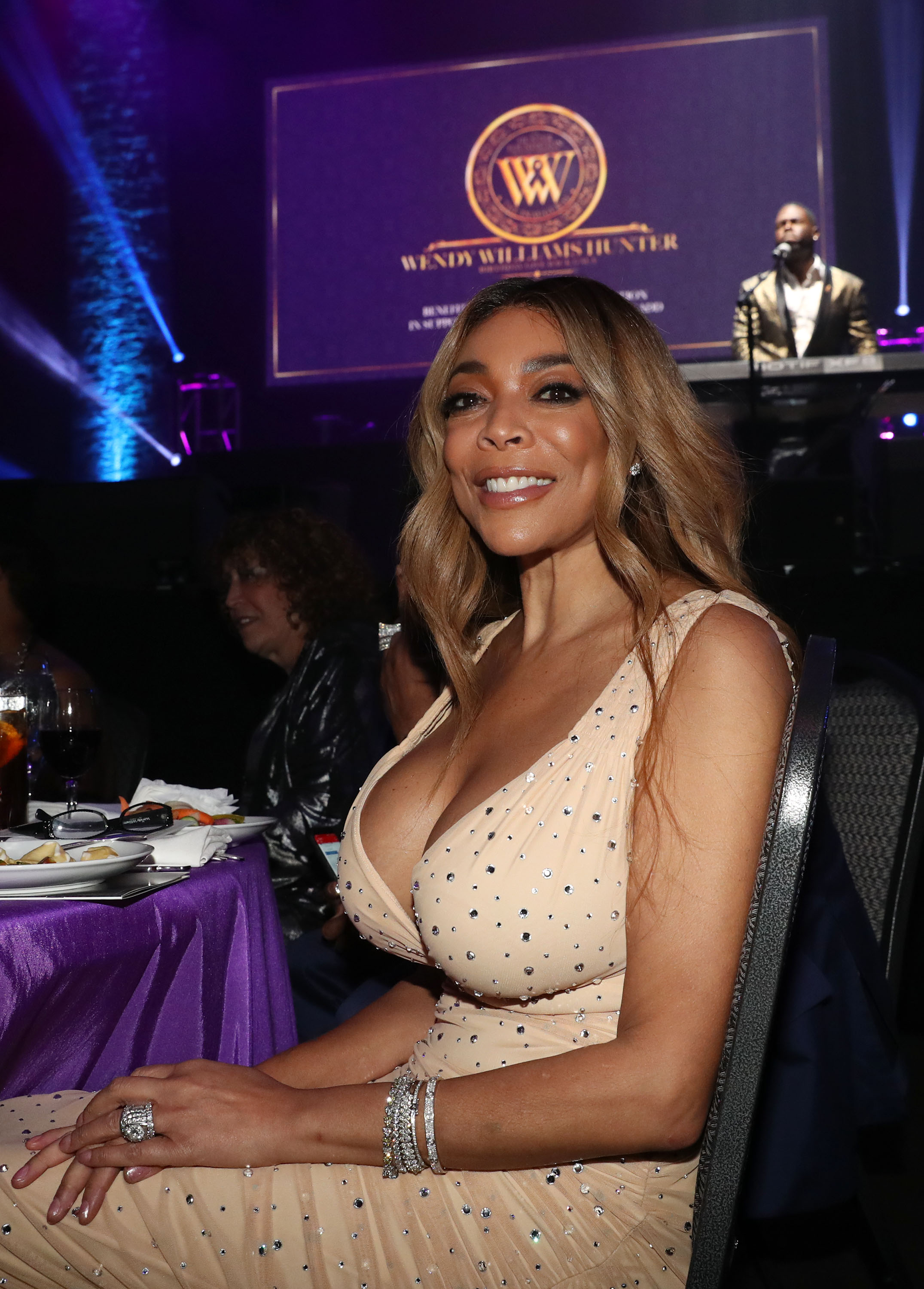 barrie webb recommends wendy williams big breast pic