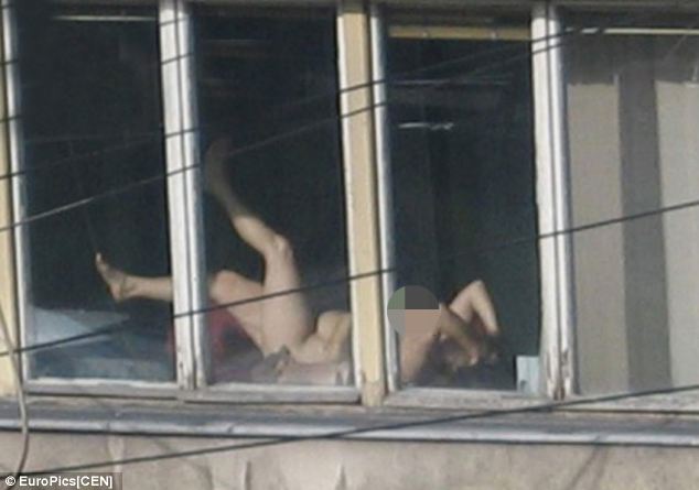 andy de los santos add wife caught sunbathing nude photo