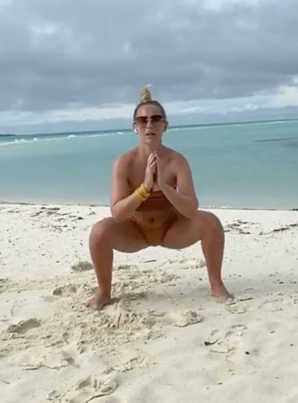 cyndi khoo add photo wife naked on beach