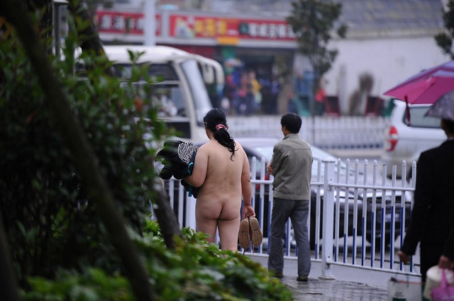 cody grosch add woman naked in street photo