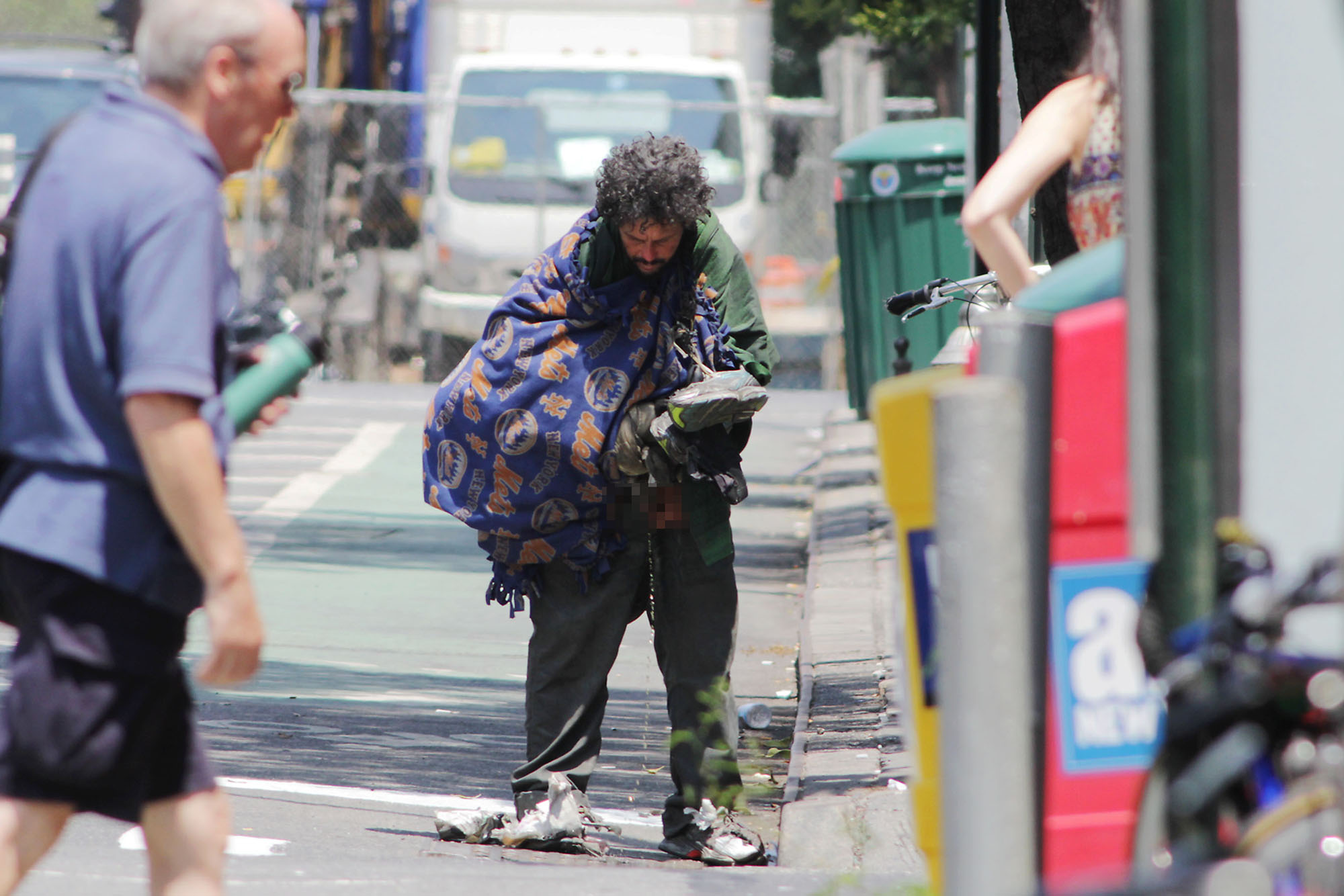 carlos bejar add photo woman pissing in public