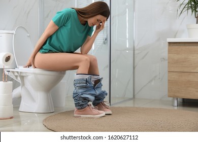 Women Shitting On Toilet ba te