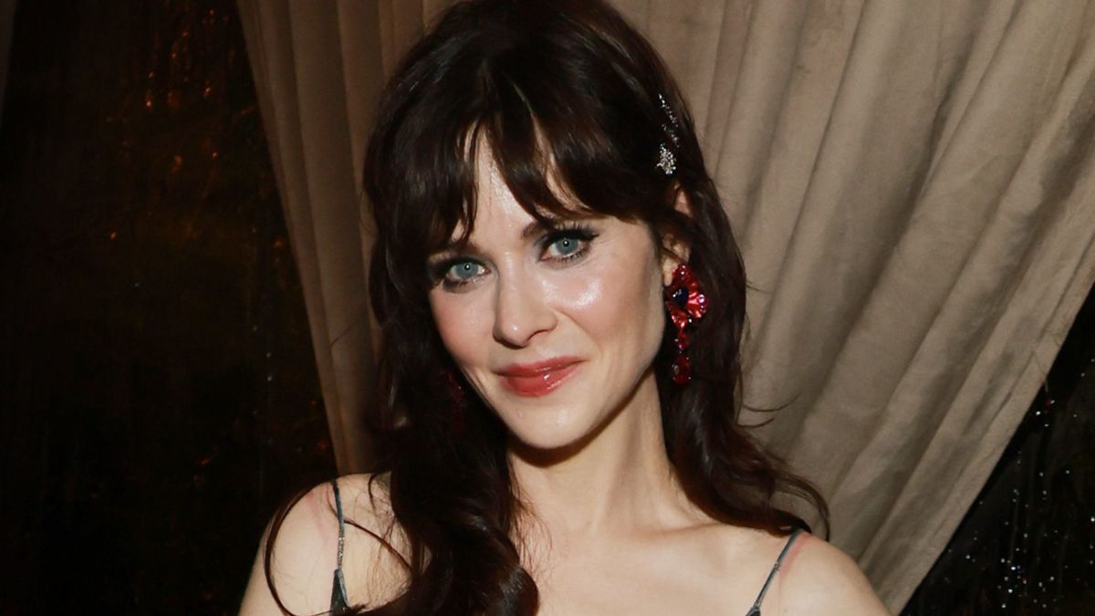 alyssa evers recommends Zooey Deschanel Legs